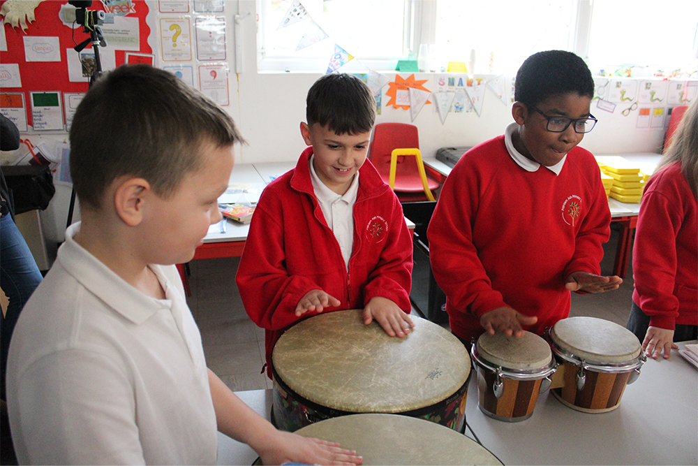 The foundations of a musical universe through primary arts